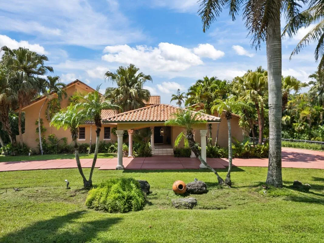 10010 NW 135th Street, Hialeah Gardens, FL 33018 photo 2