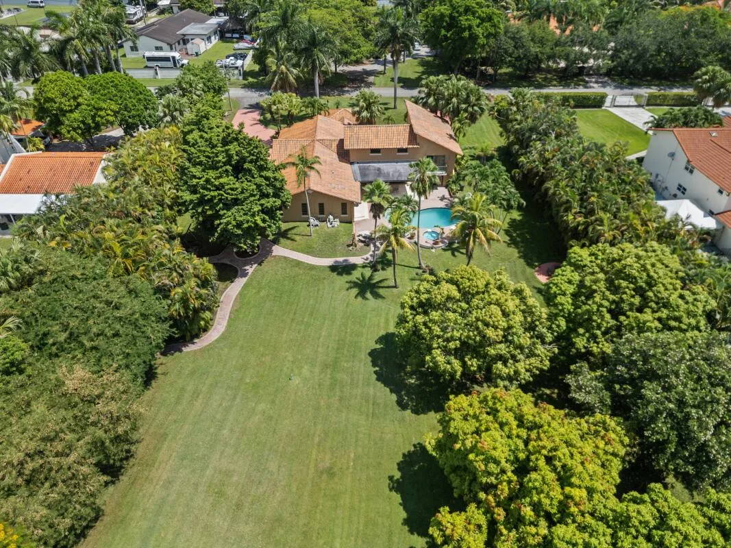 10010 NW 135th Street, Hialeah Gardens, FL 33018 photo 3
