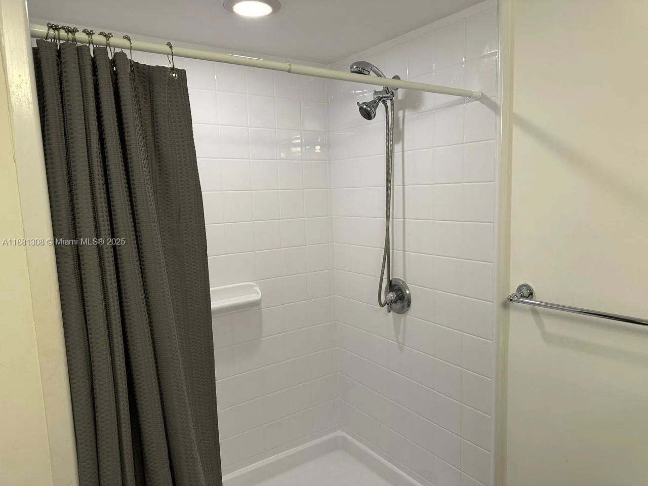 19501 S W country Club dr # 1706, Aventura, FL 33180 photo 11