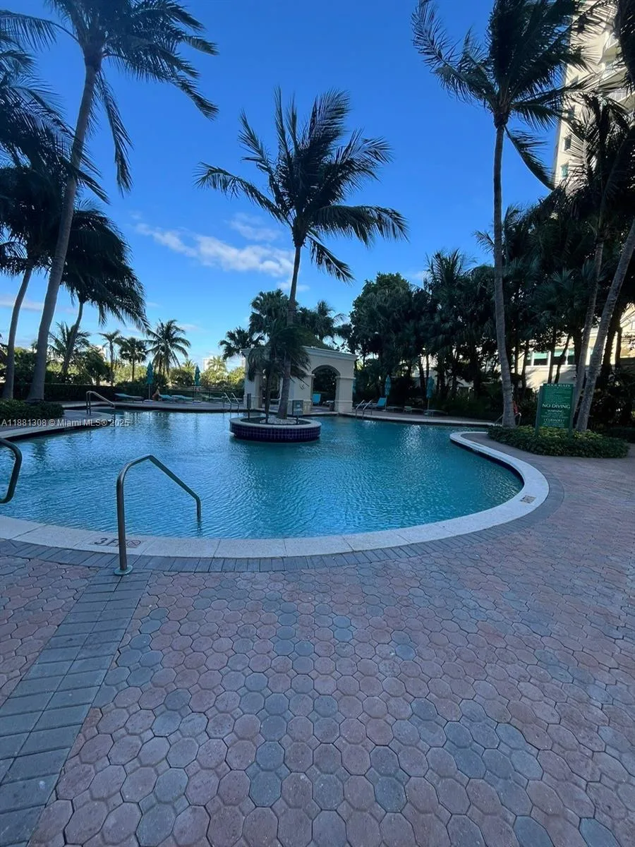 19501 S W country Club dr # 1706, Aventura, FL 33180 photo 13