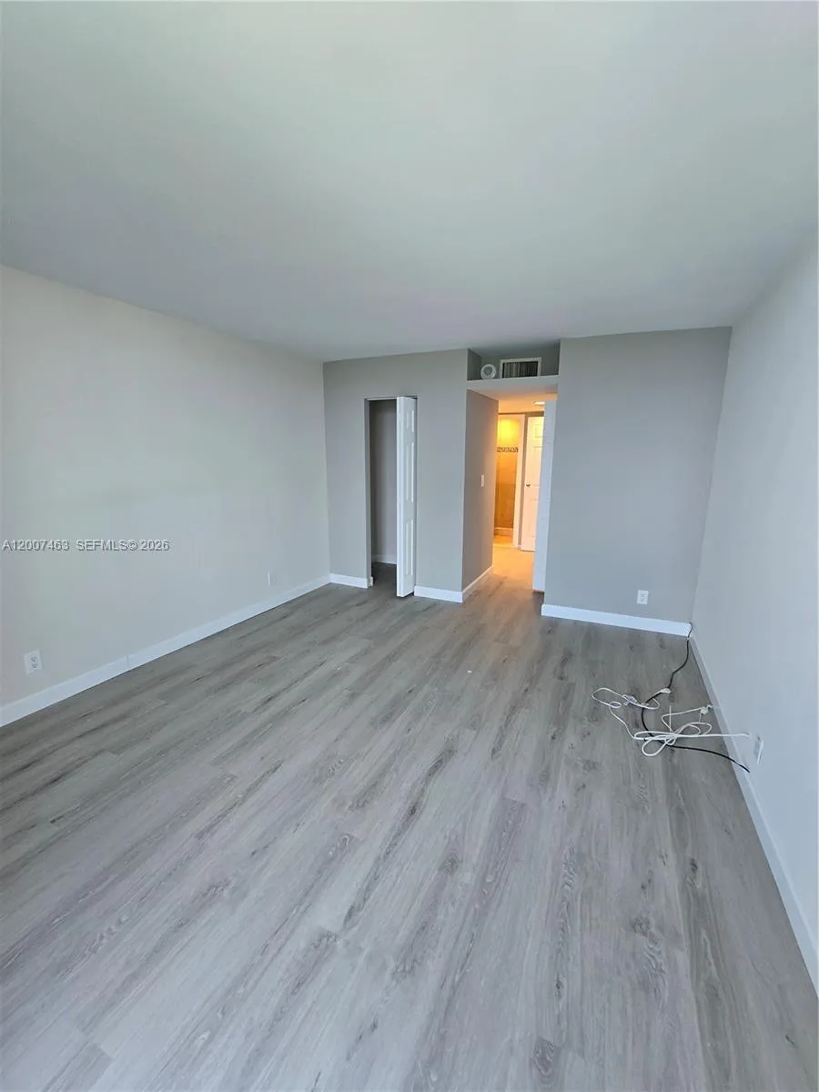 100 Bayview Dr # 1420, Sunny Isles Beach, FL 33160 photo 5