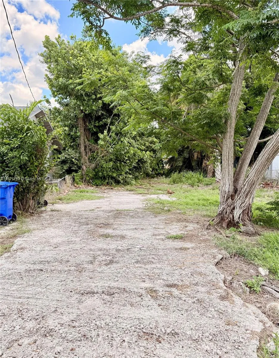 2133 Davis, Fort Myers, FL 33916 photo 3