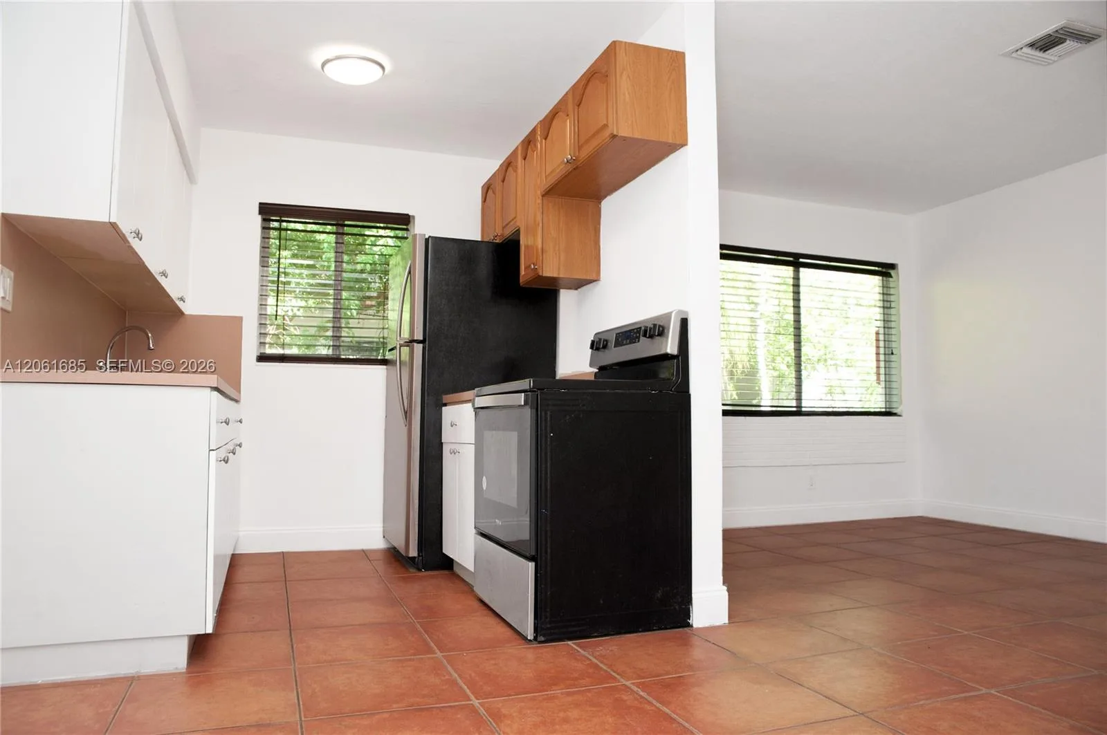 304 SE 9th Ct # 6, Hallandale Beach, FL 33009 photo 2