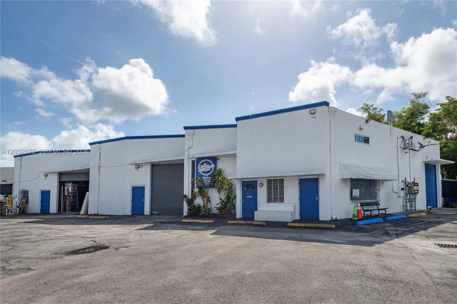 15221 NE 21st Ave, North Miami Beach, FL 33162