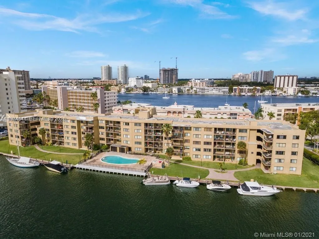 301 Golden Isles Dr # 109, Hallandale Beach, FL 33009 — zdjęcie 3