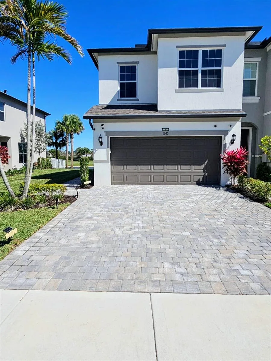 6050 Praza Lane, FL 33415