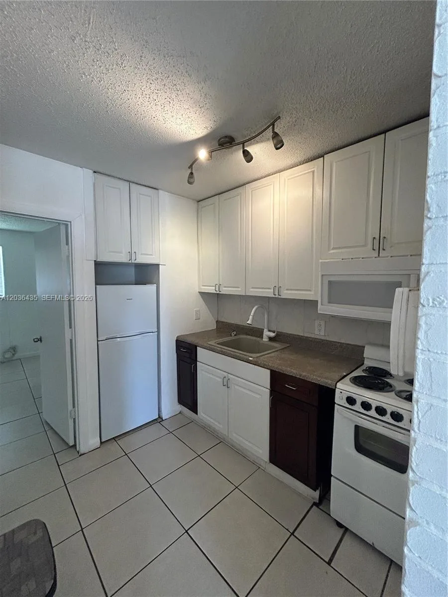 1045 N Andrews Ave # 3, Fort Lauderdale, FL 33311 photo 3