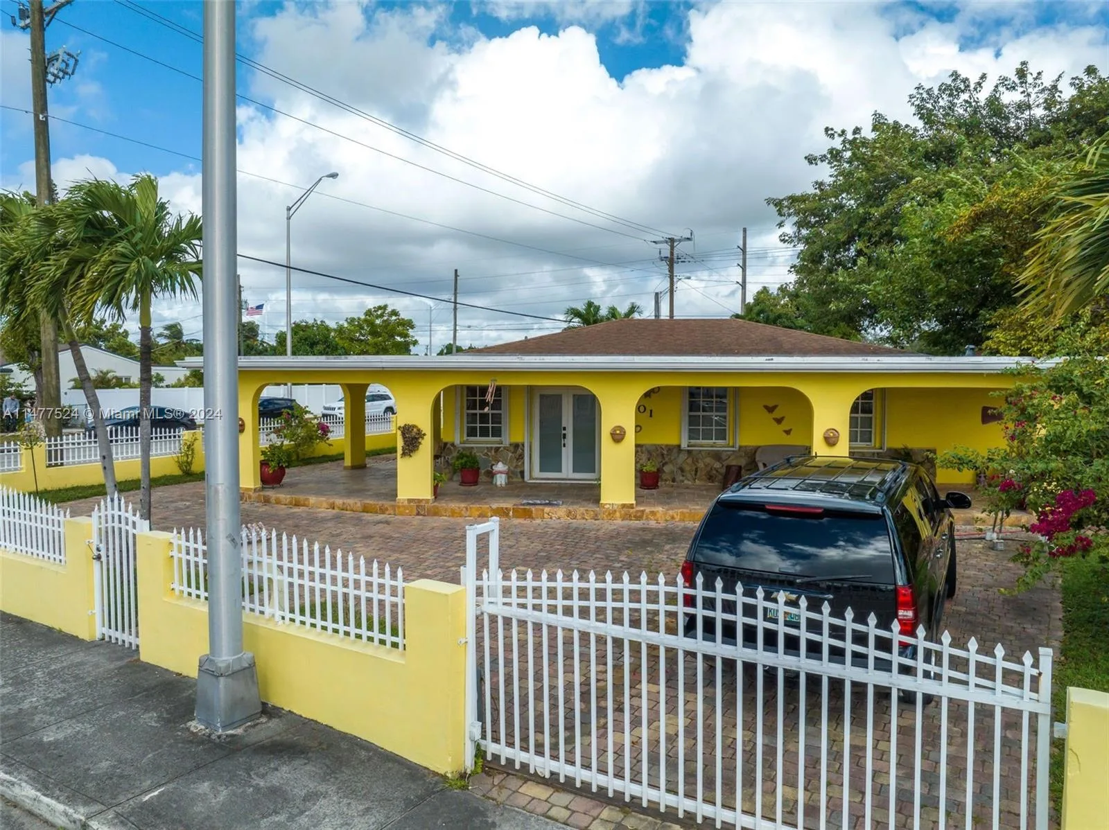 901 E 32nd St, Hialeah, FL 33013 photo 5
