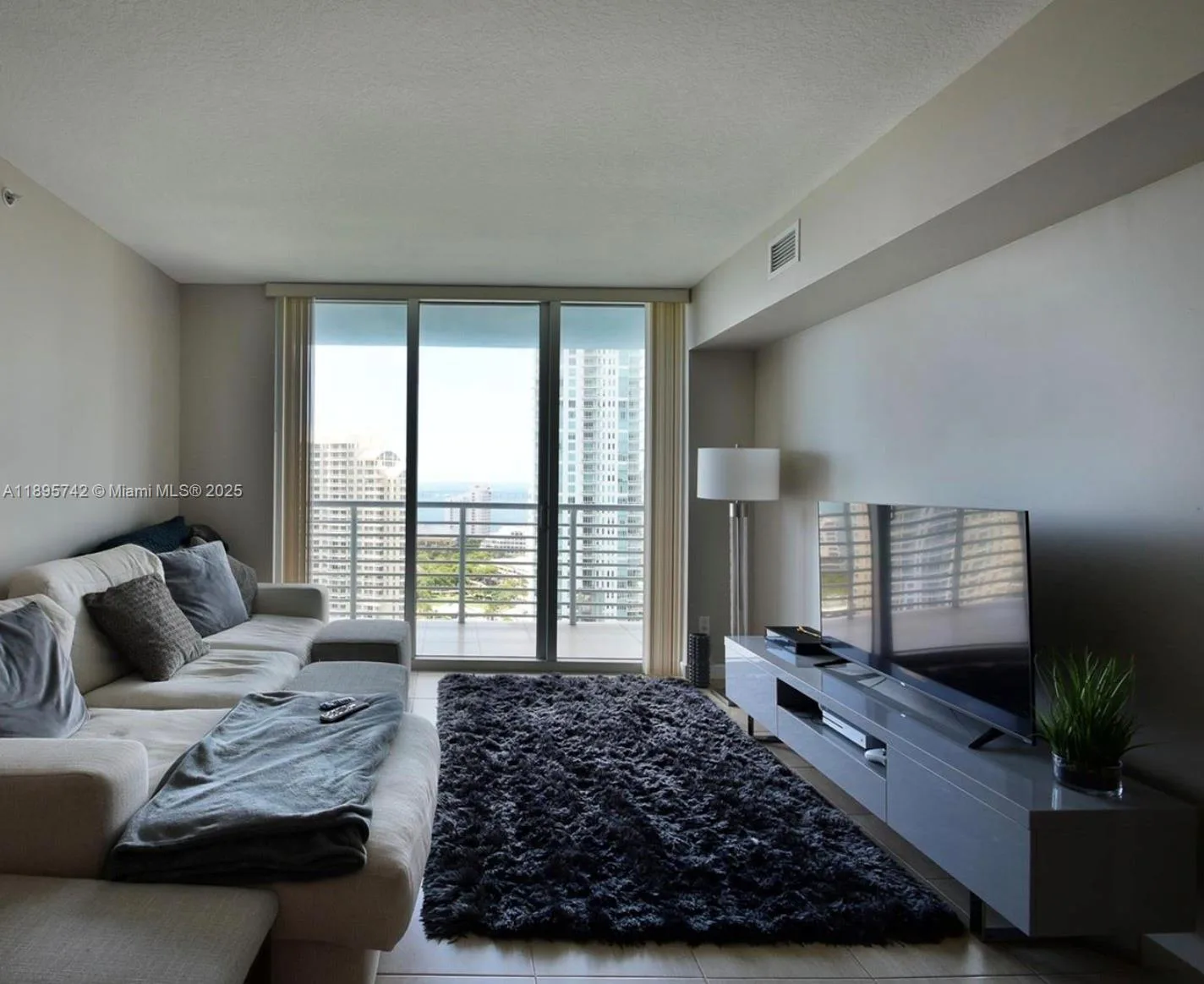 335 S Biscayne Blvd # 2707, Miami, FL 33131 photo 3