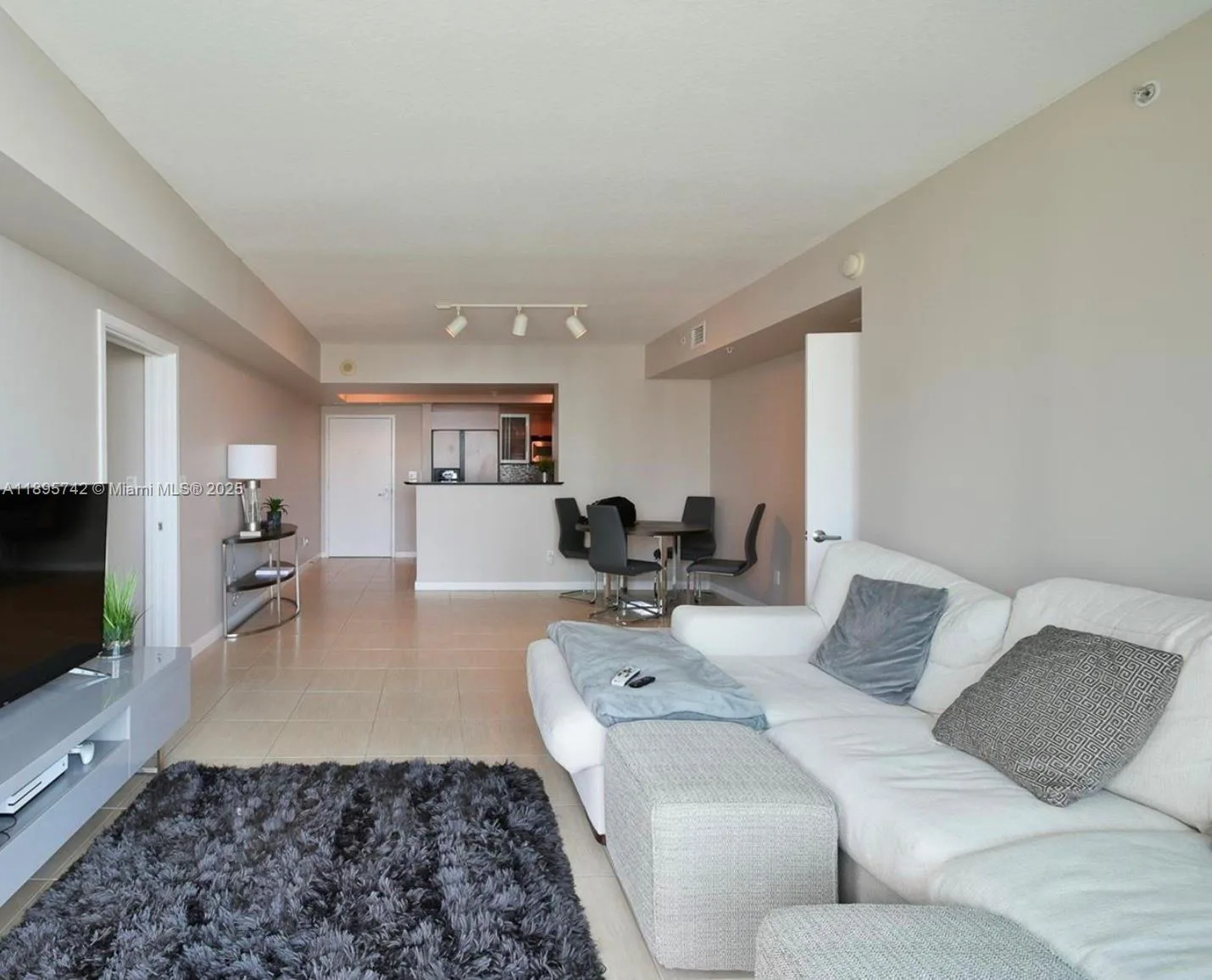 335 S Biscayne Blvd # 2707, Miami, FL 33131 photo 6