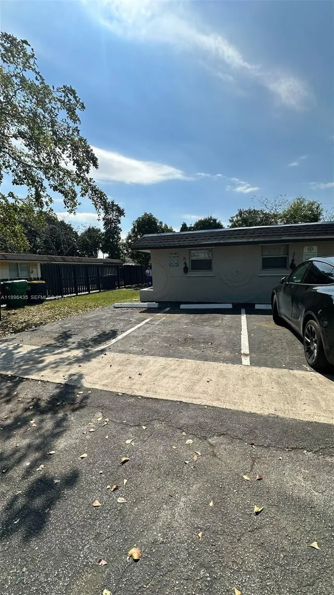 715 SW 6th St, Dania Beach, FL 33004 photo 2
