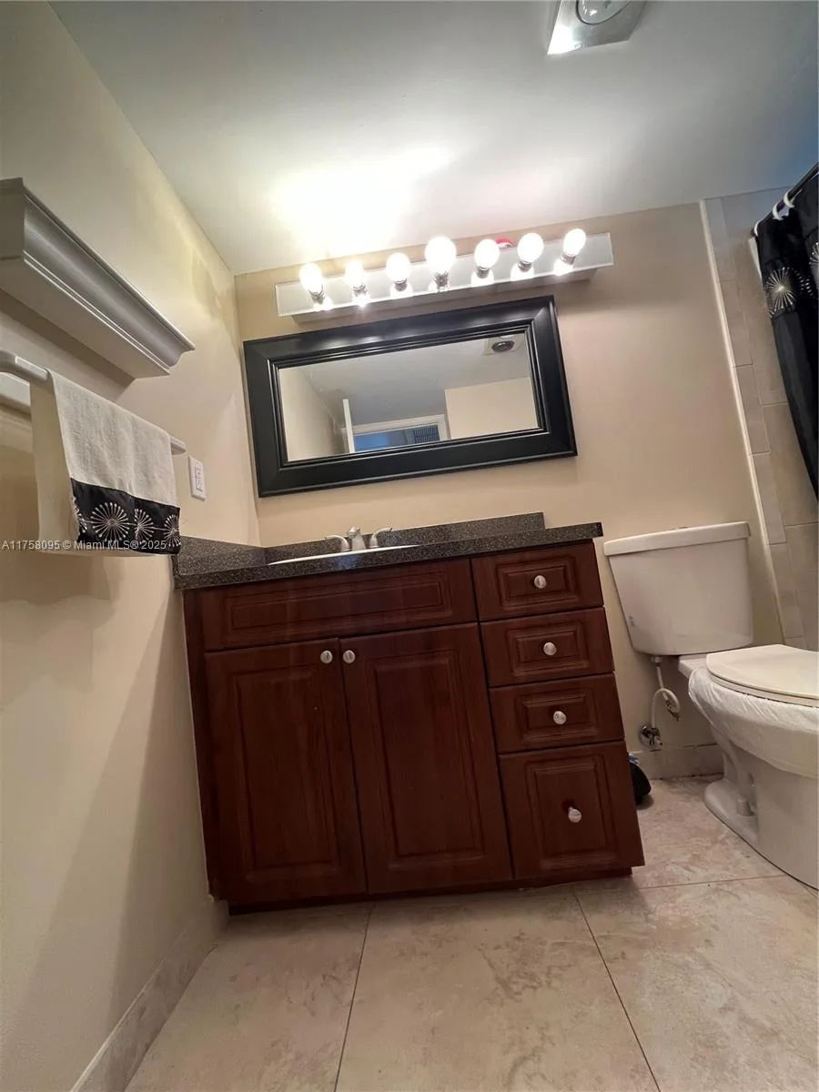 2562 N Garden Dr N # 301, Lake Worth, FL 33461
