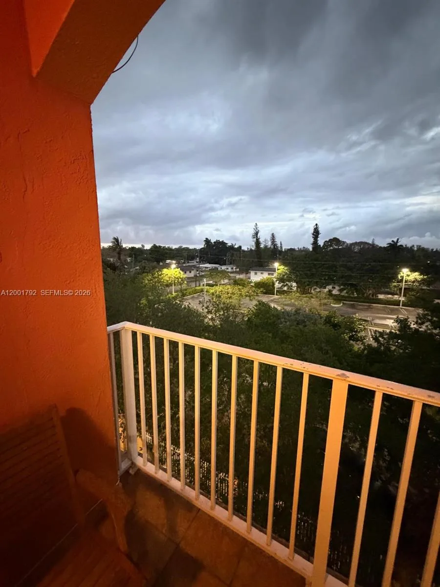 1300 NE 109th St # 404, Miami, FL 33161