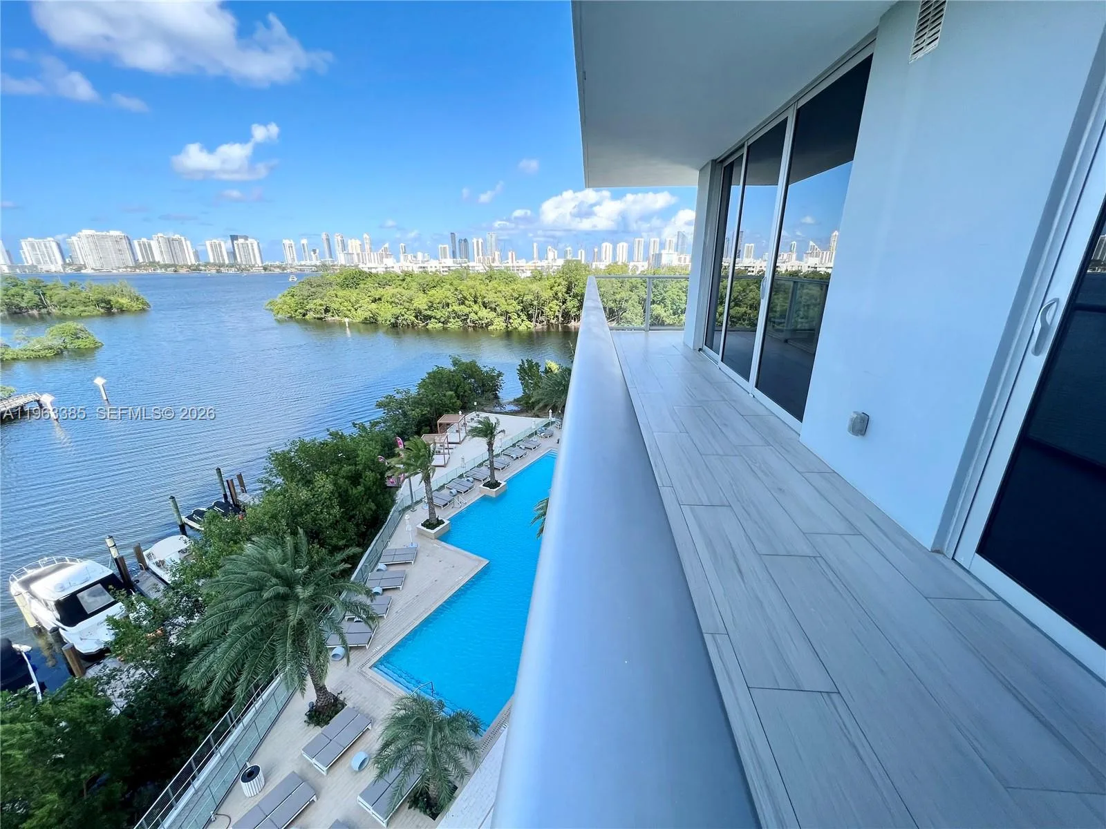 16385 Biscayne Blvd # 607, North Miami Beach, FL 33160