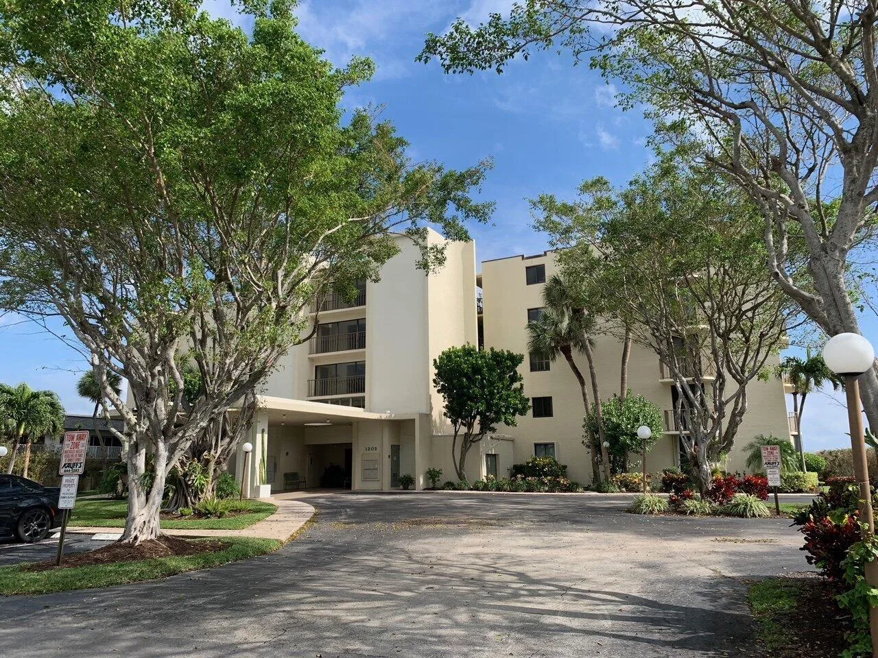 1202 S Lake Drive # 502, Lantana, FL 33462