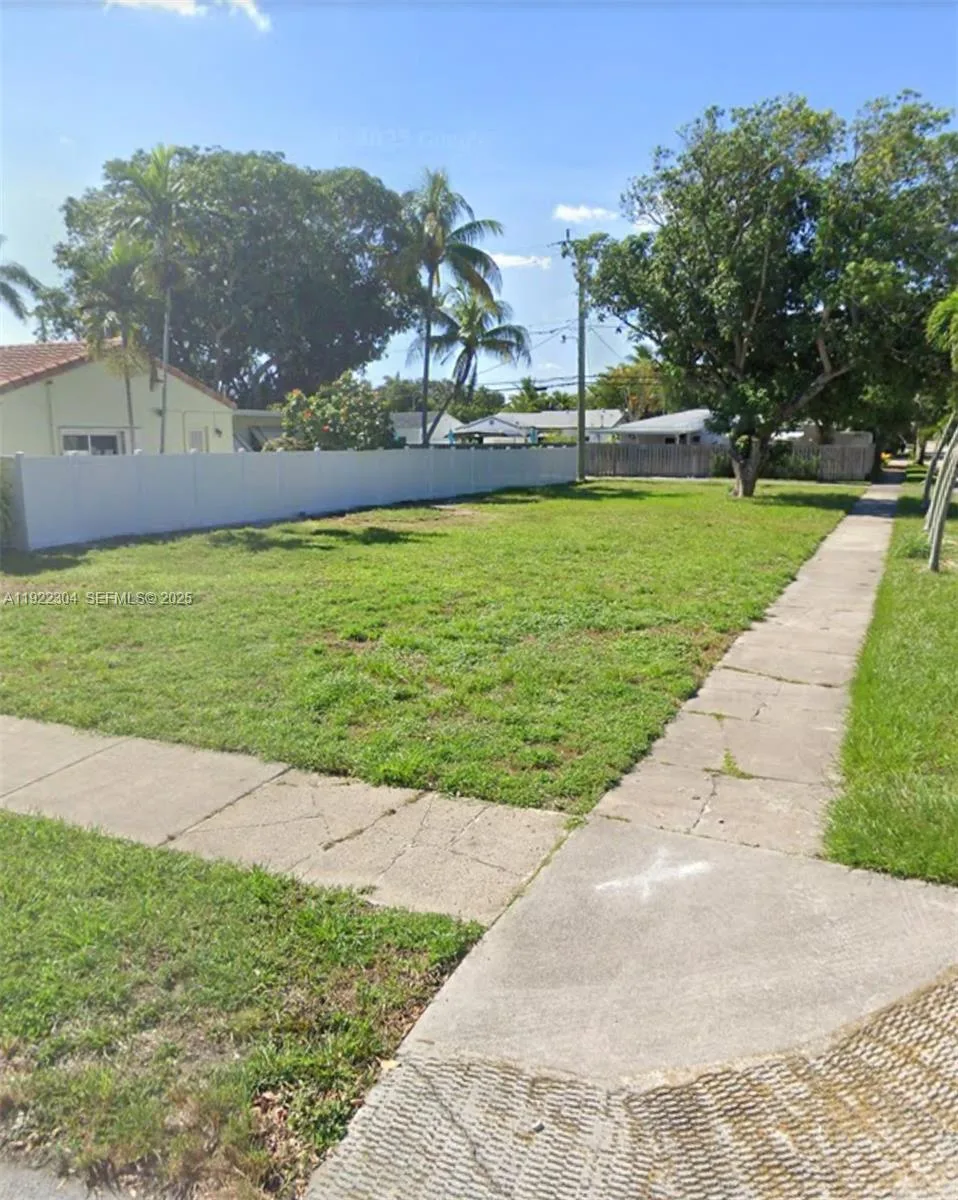 1452 Jefferson St, Hollywood, FL 33020 photo 4