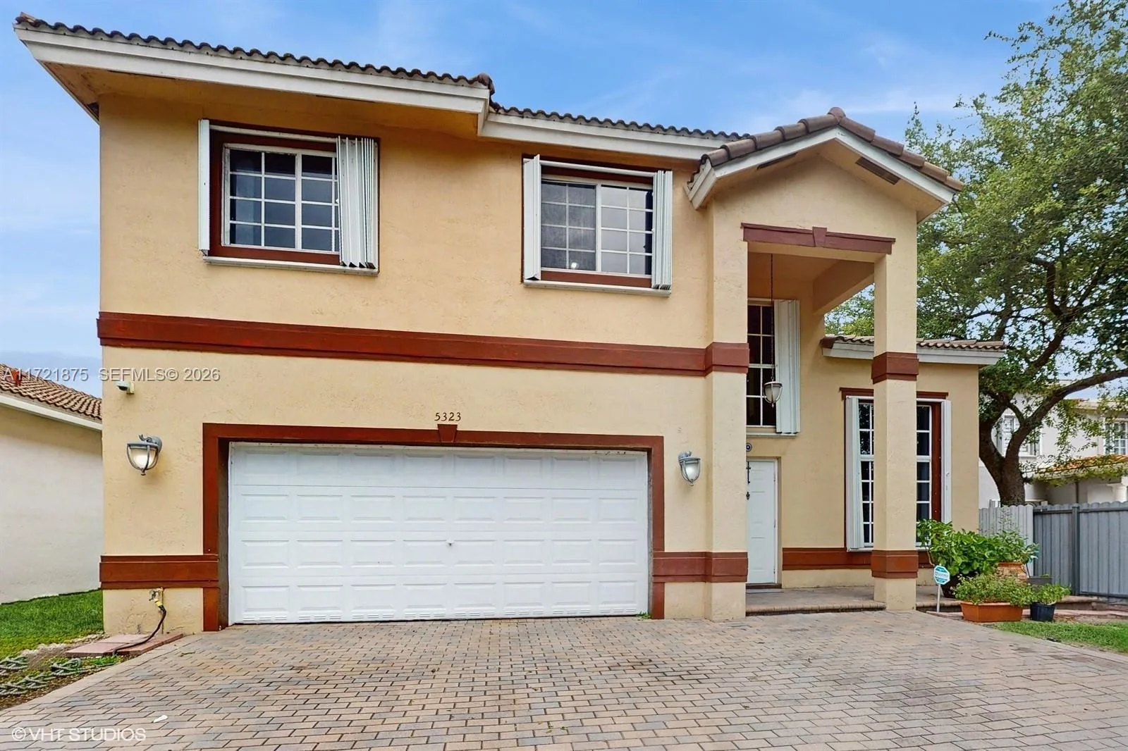 5323 NW 109th Ct, Doral, FL 33178 photo 2