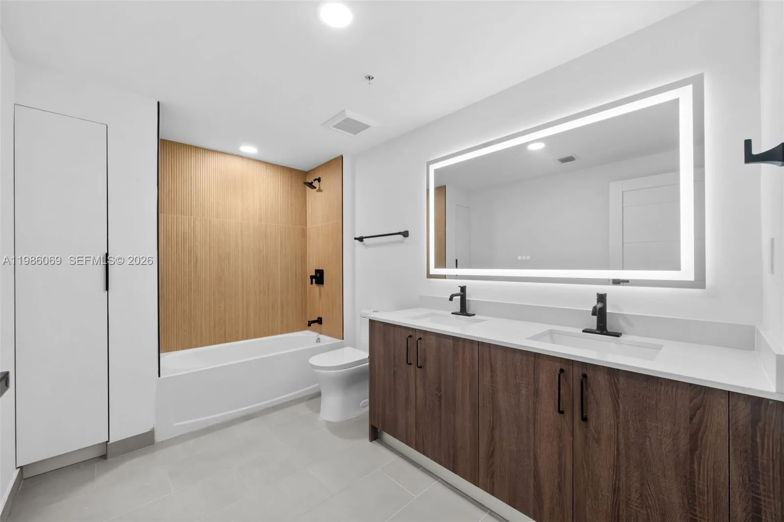 2479 NE 192nd St # 205, Miami, FL 33180 photo 5