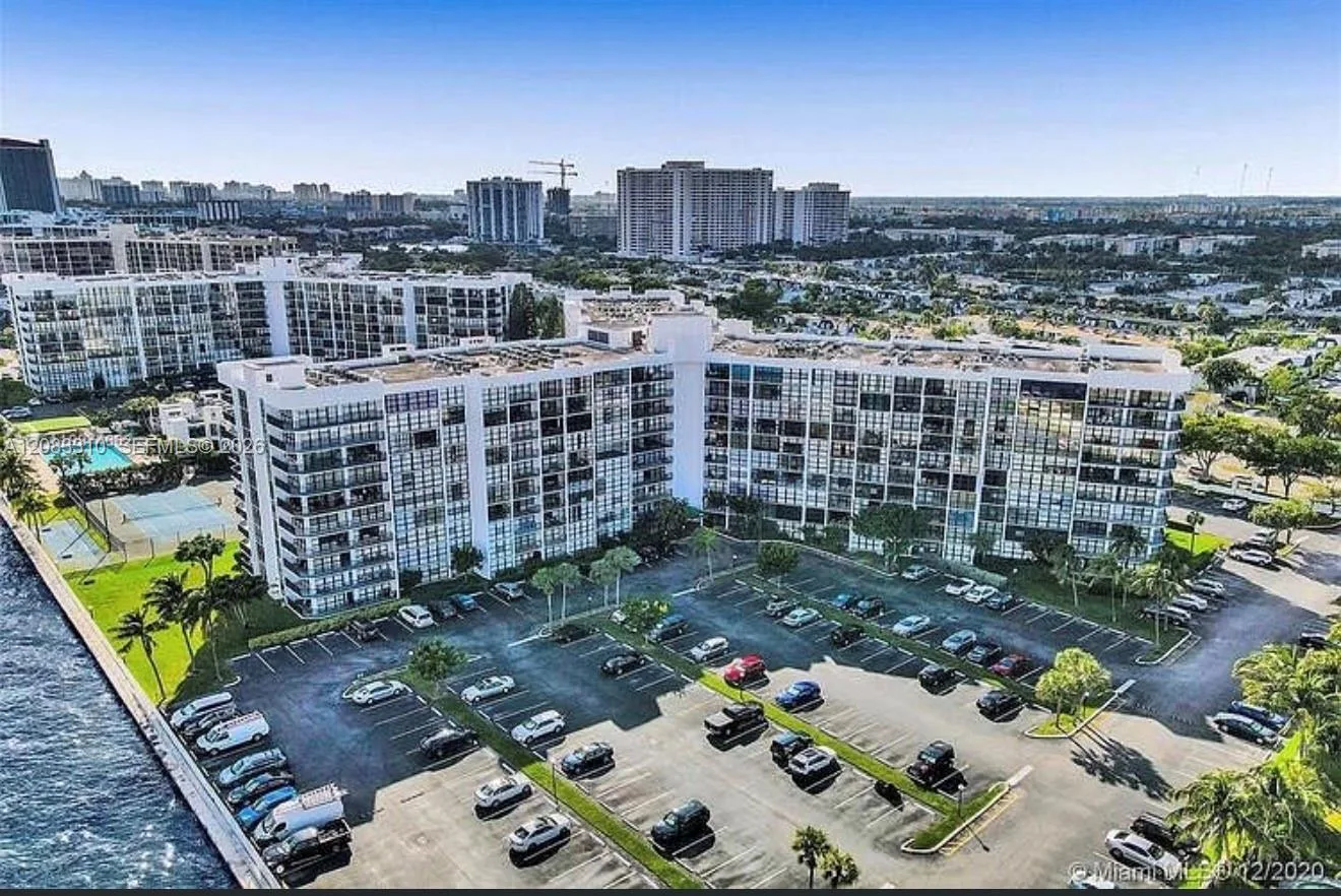 800 Parkview Dr # 709, Hallandale Beach, FL 33009