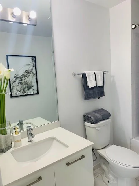 151 SE 1st St # 1611, Miami, FL 33131 photo 5