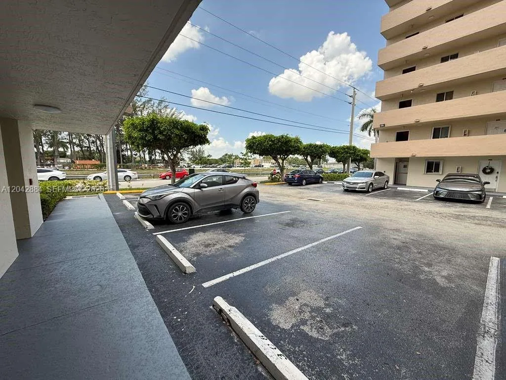 2735 W 52nd St # 109, Hialeah, FL 33016
