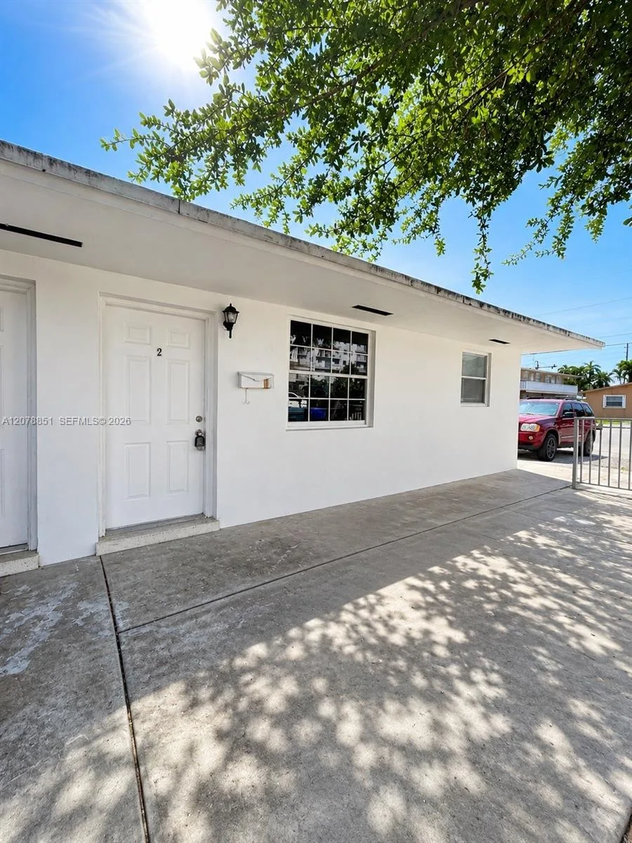 10841 SW 7th St # 1, Sweetwater, FL 33174