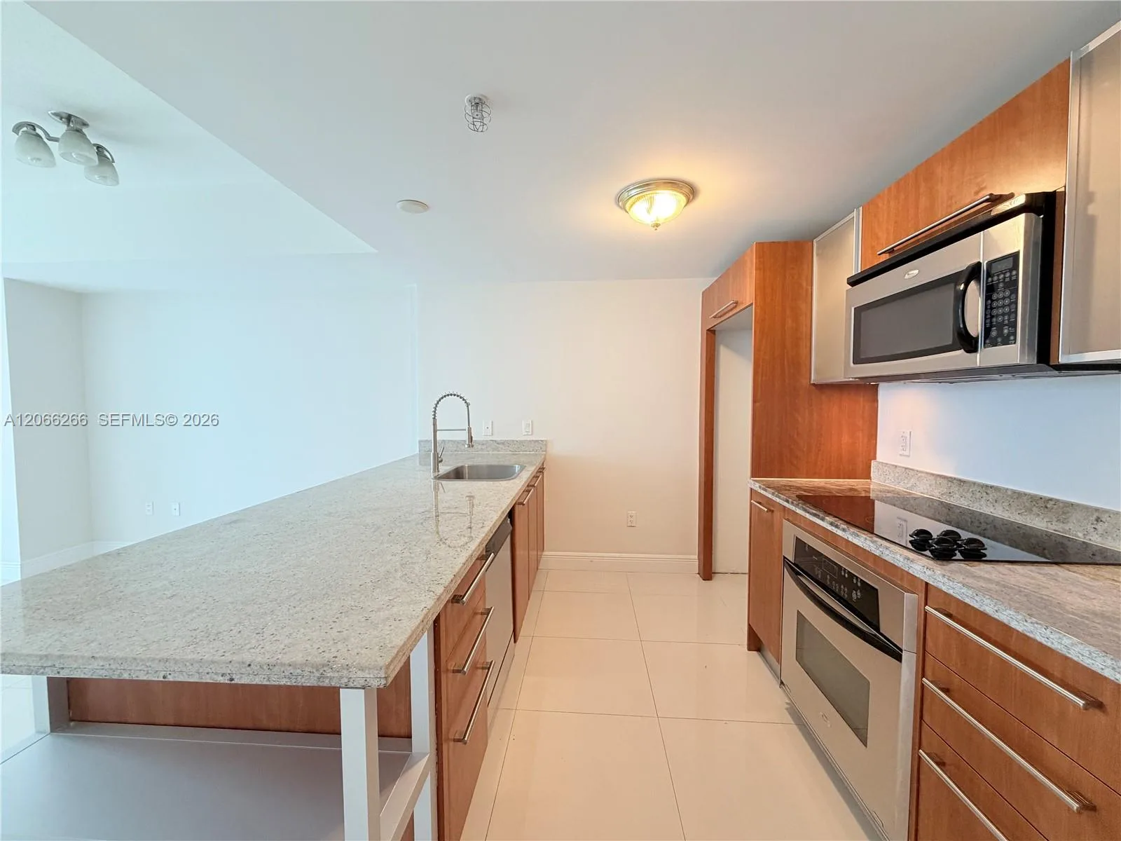185 SW 7th St # 3105, Miami, FL 33130 photo 6
