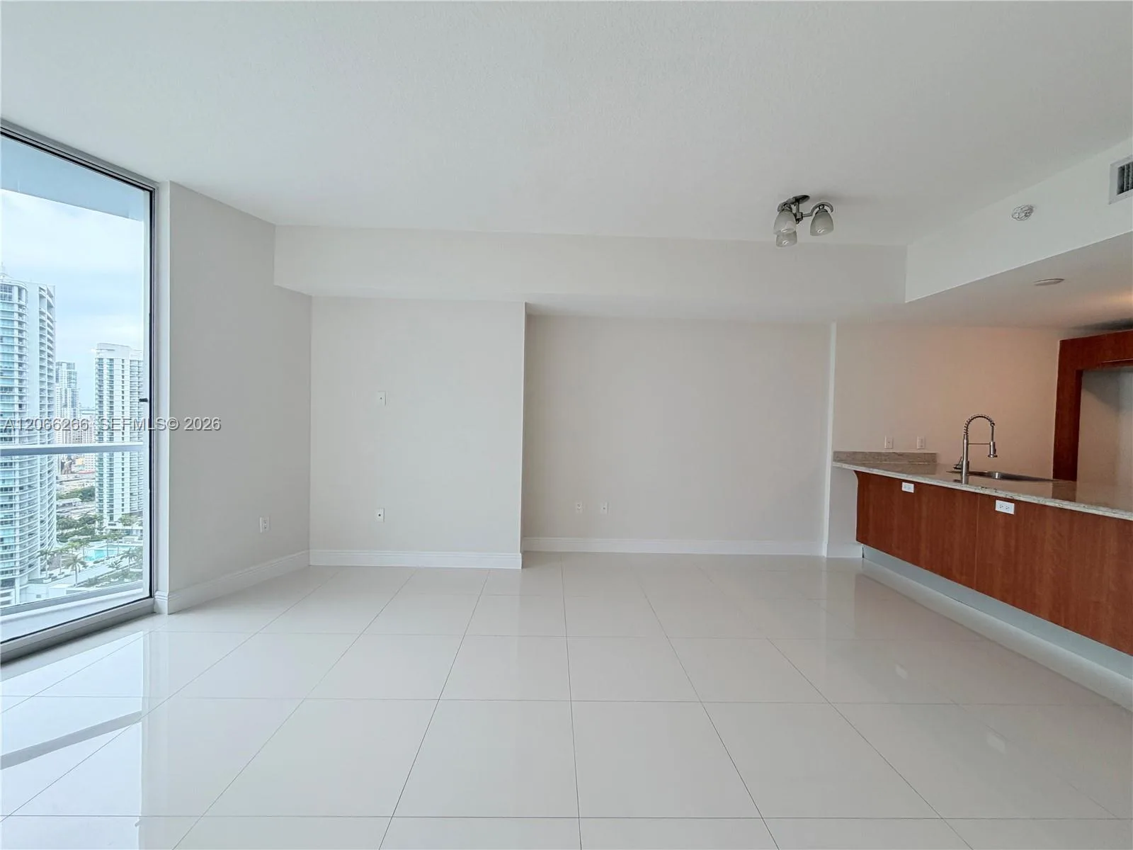 185 SW 7th St # 3105, Miami, FL 33130 photo 8