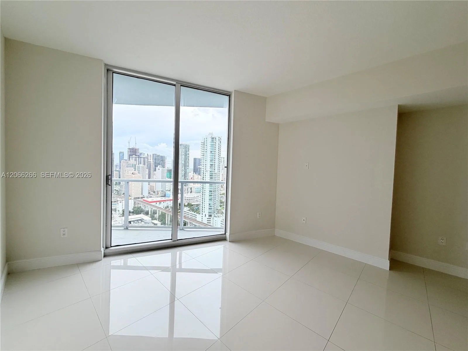 185 SW 7th St # 3105, Miami, FL 33130 photo 9