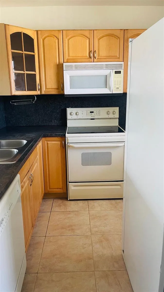 5111 W Oakland Park Boulevard # 306, Lauderdale Lakes, FL 33313