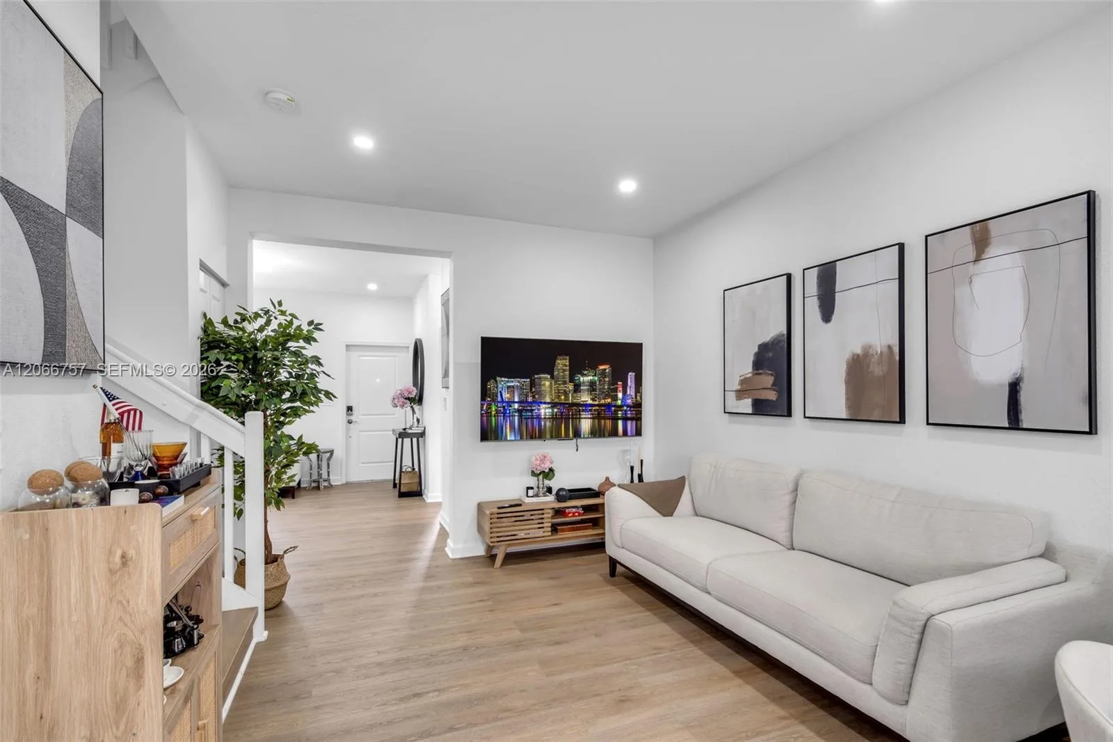 21444 NE 2nd Path, Miami, FL 33179 — zdjęcie 2