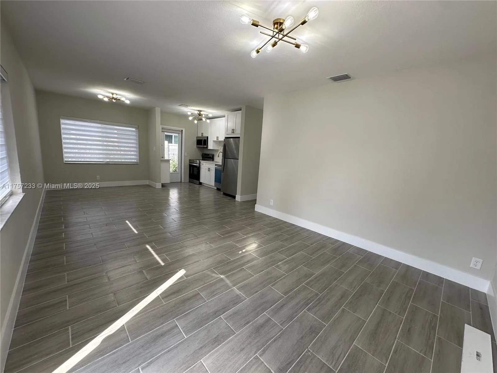 1300 NW 7th Ter, Fort Lauderdale, FL 33311 photo 3