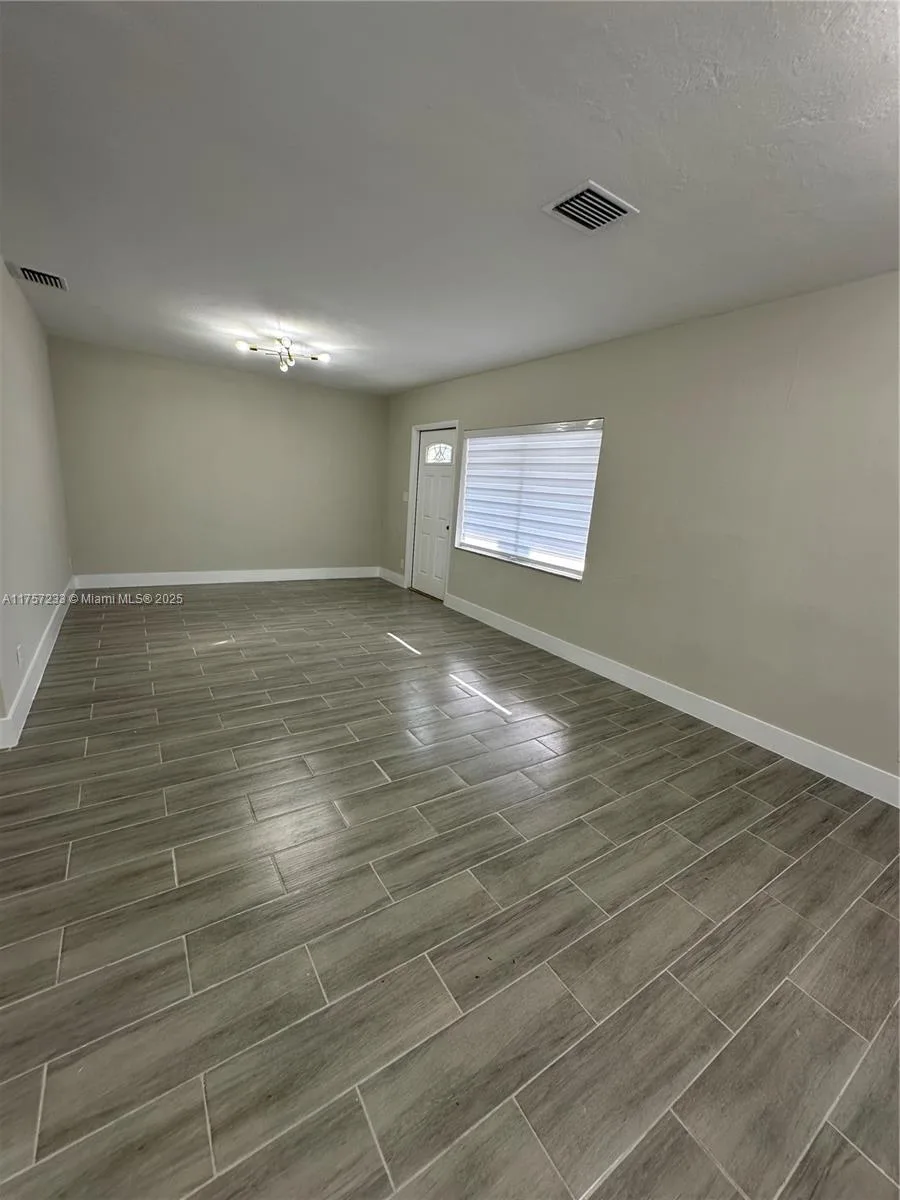 1300 NW 7th Ter, Fort Lauderdale, FL 33311 photo 4