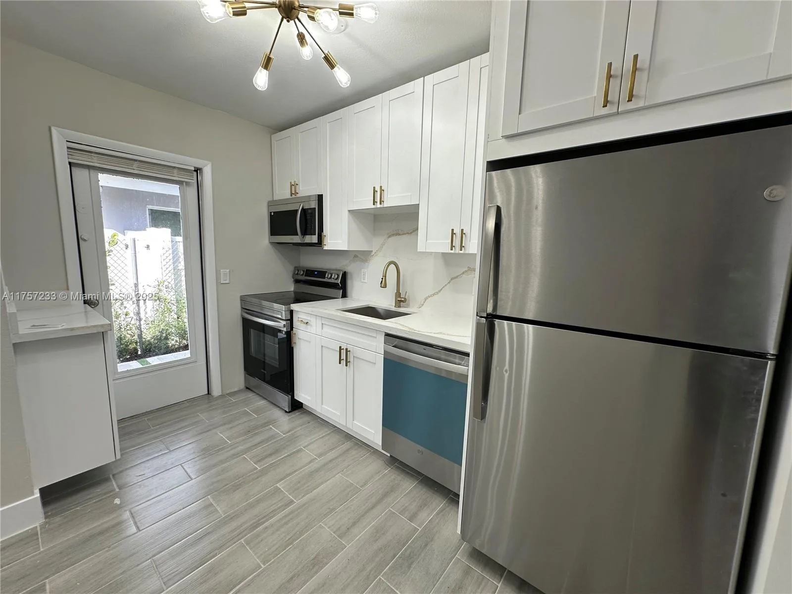 1300 NW 7th Ter, Fort Lauderdale, FL 33311 photo 5