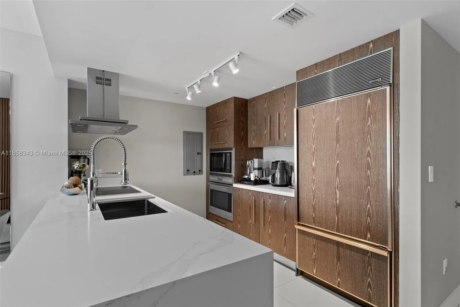 495 Brickell Ave # 1903, Miami, FL 33131 photo 5