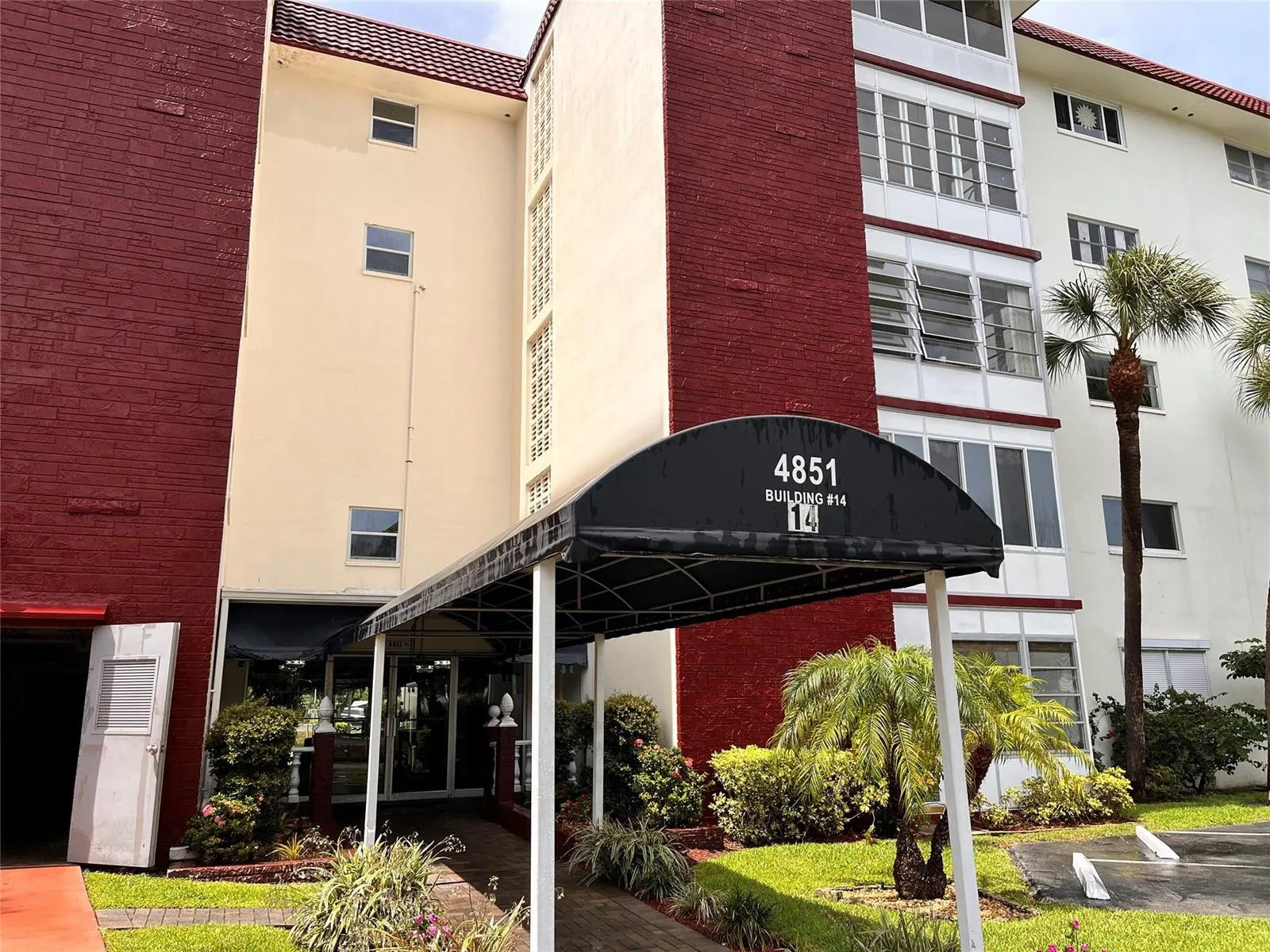 4851 NW 21st Street # 105, Lauderhill, FL 33313