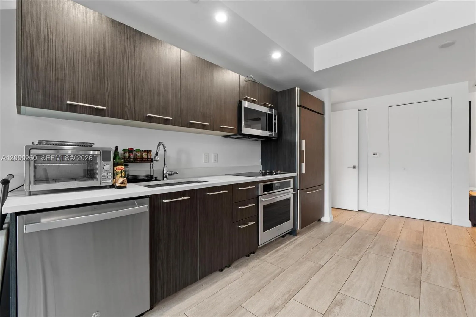 45 SW 9th St # 1109, Miami, FL 33130 photo 4