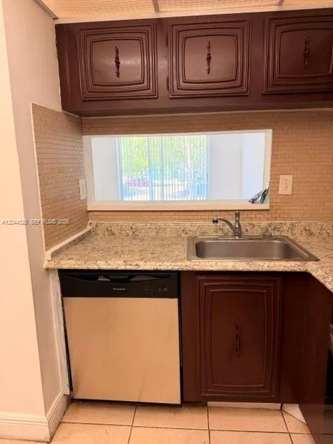 498 NW 165th St Rd # D-204, Miami, FL 33169 photo 4