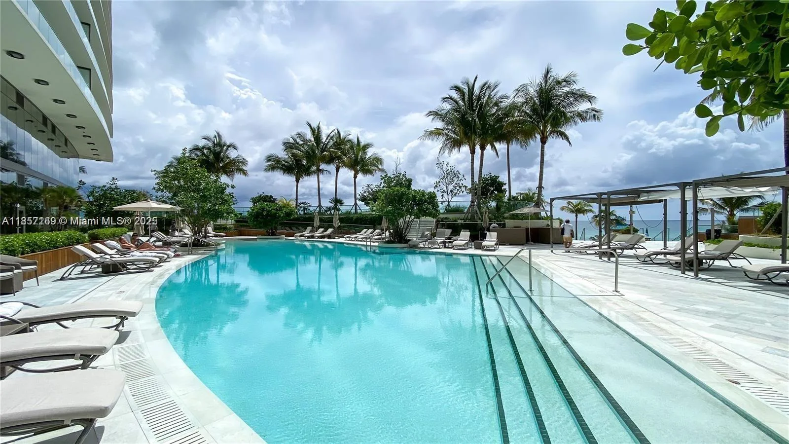 18975 Collins Ave # 1605, Sunny Isles Beach, FL 33160 photo 2