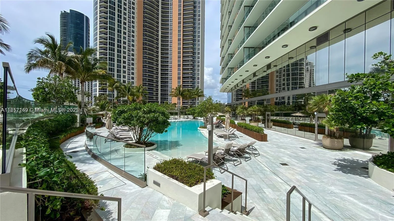 18975 Collins Ave # 1605, Sunny Isles Beach, FL 33160 photo 3