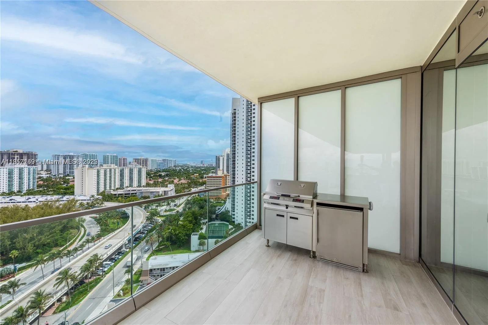 18975 Collins Ave # 1605, Sunny Isles Beach, FL 33160 photo 4