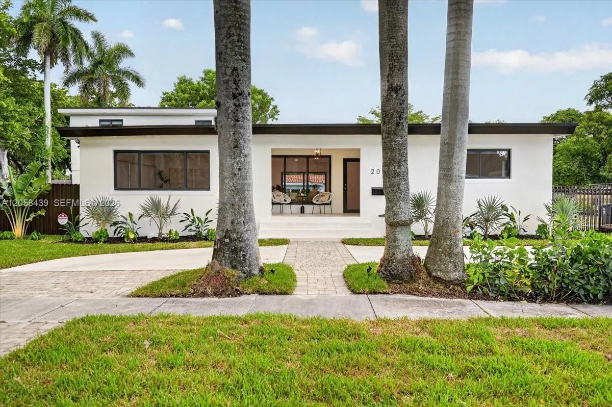 205 NE 123rd St, North Miami, FL 33161