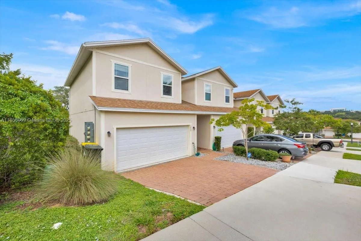 1020 LAKEFRONT VILLAGE DR, Clermont, FL 34711 photo 2