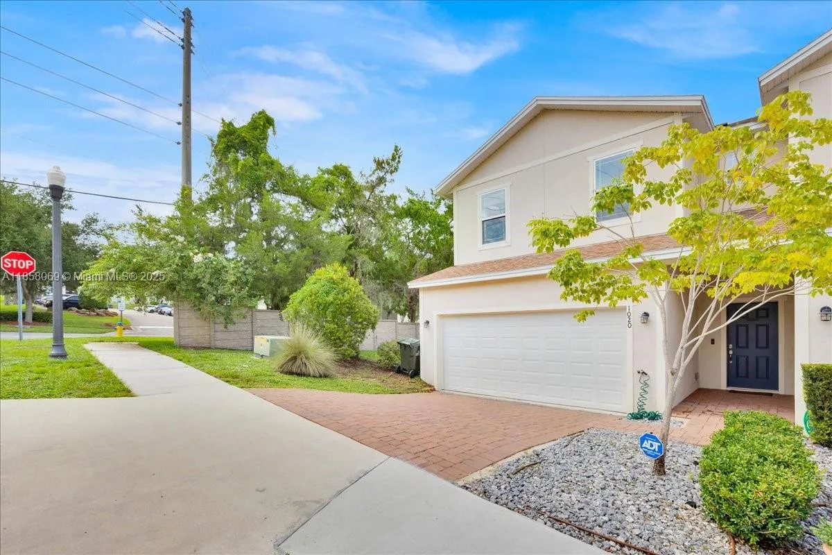 1020 LAKEFRONT VILLAGE DR, Clermont, FL 34711 photo 3