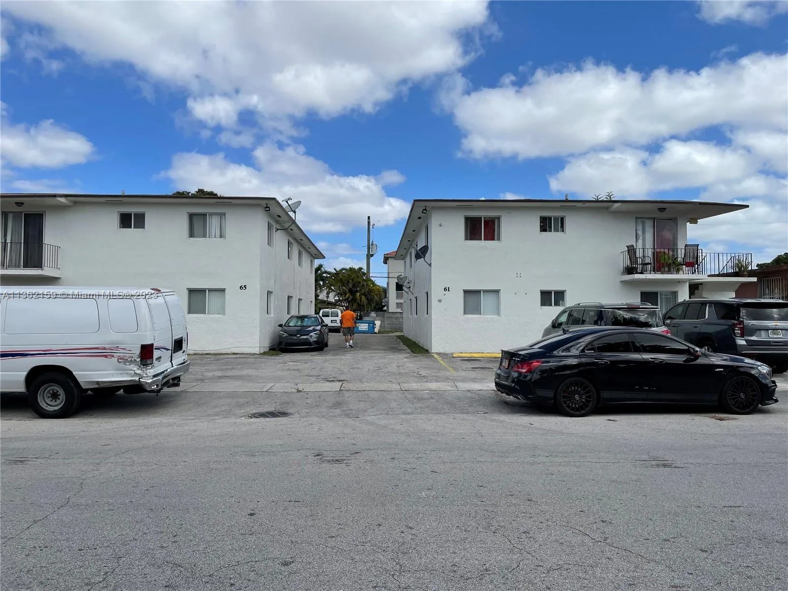 61 W 13th St, Hialeah, FL 33010