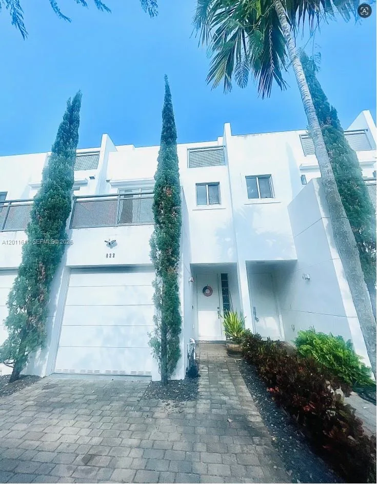 822 NE 19th Ave, Fort Lauderdale, FL 33304