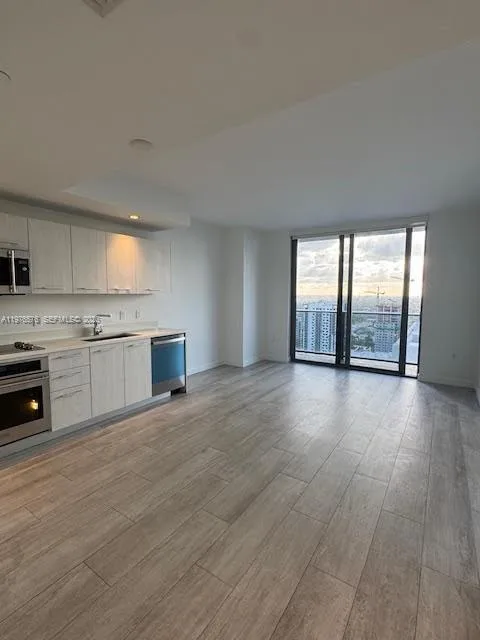 55 SW 9th St # 3307, Miami, FL 33130 photo 3
