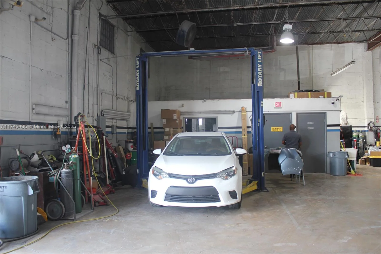 Listing photo 5