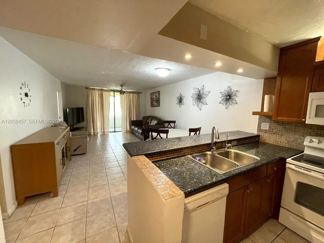 2821 Somerset Dr # 312, Lauderdale Lakes, FL 33311 photo 4