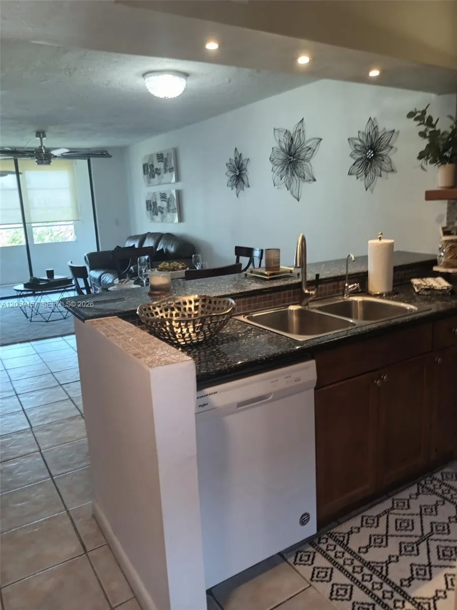 2821 Somerset Dr # 312, Lauderdale Lakes, FL 33311 photo 6